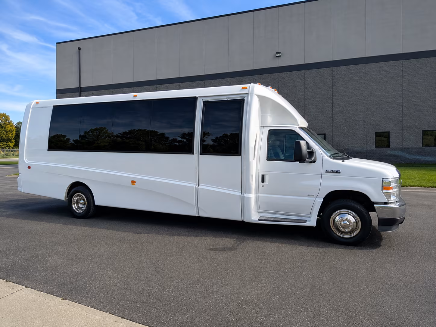 corporate airport transfer buses between hillsboro and pdx